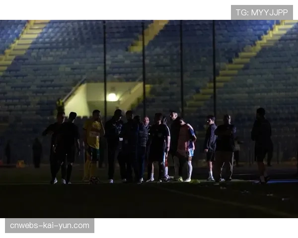 官方确认：因球场外突发安全事故，达姆施塔特对阵波鸿比赛中断15分钟