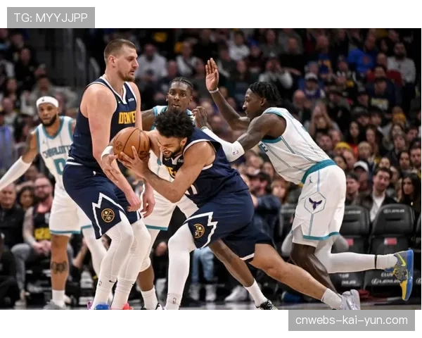 战术述评：湖人放弃传统中锋启用五小阵容，篮板劣势成双刃剑